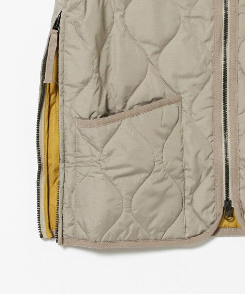 BEAMS LIGHTS(ビームスライツ)の「TAION / ミリタリー Vネック ダウンベスト(ベスト・メンズ・ブラック/オリーブ/ネイビー/グレー/グリーン系その他5・MEDIUM/LARGE)」の17枚目の写真