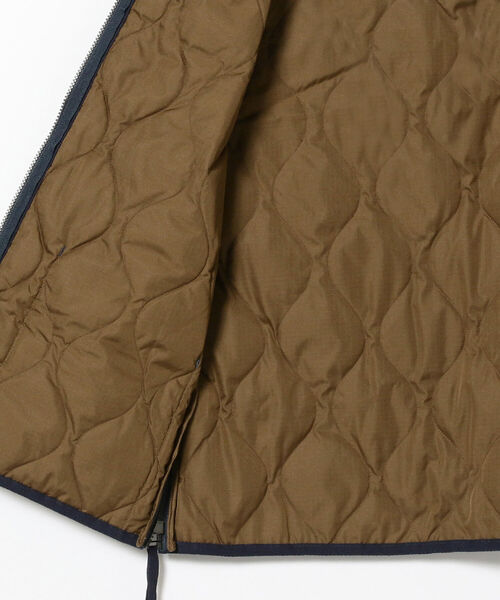 BEAMS LIGHTS(ビームスライツ)の「TAION / ミリタリー Vネック ダウンベスト(ベスト・メンズ・ブラック/オリーブ/ネイビー/グレー/グリーン系その他5・MEDIUM/LARGE)」の21枚目の写真