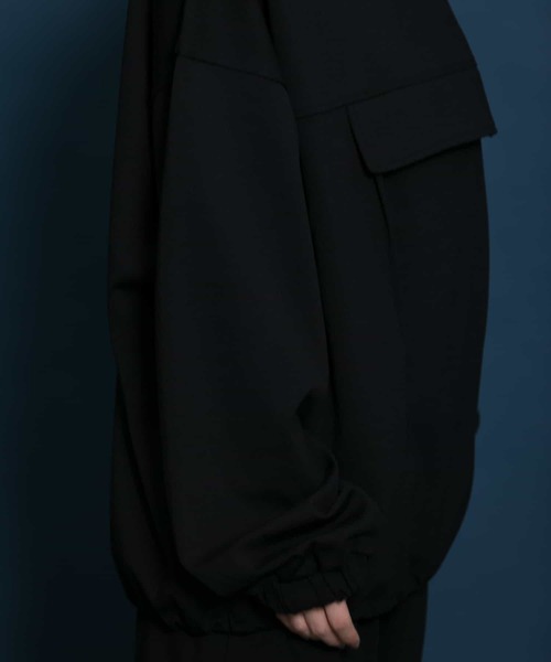 Uiscel(ユイセル)の「Uiscel アノラックボリュームプルオーバー(スウェット・メンズ・ブラック/カーキ・ONE)」の13枚目の写真