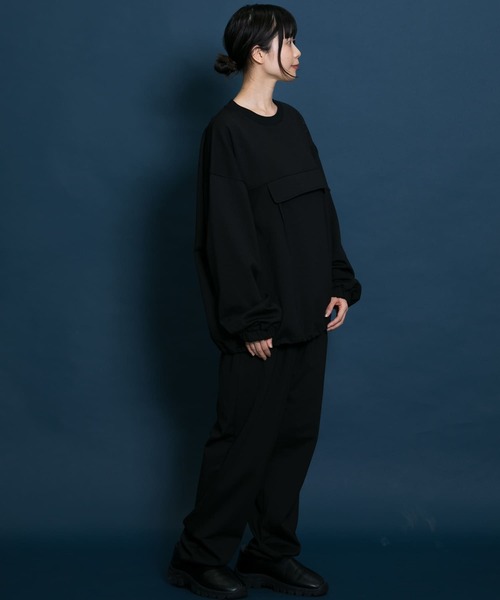 Uiscel(ユイセル)の「Uiscel アノラックボリュームプルオーバー(スウェット・メンズ・ブラック/カーキ・ONE)」の15枚目の写真