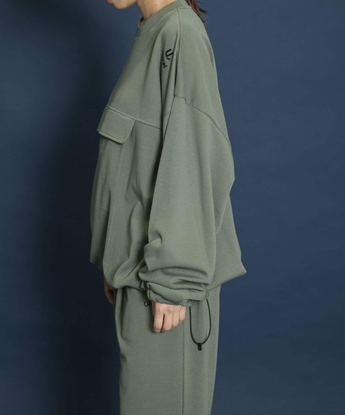 Uiscel(ユイセル)の「Uiscel アノラックボリュームプルオーバー(スウェット・メンズ・ブラック/カーキ・ONE)」の17枚目の写真
