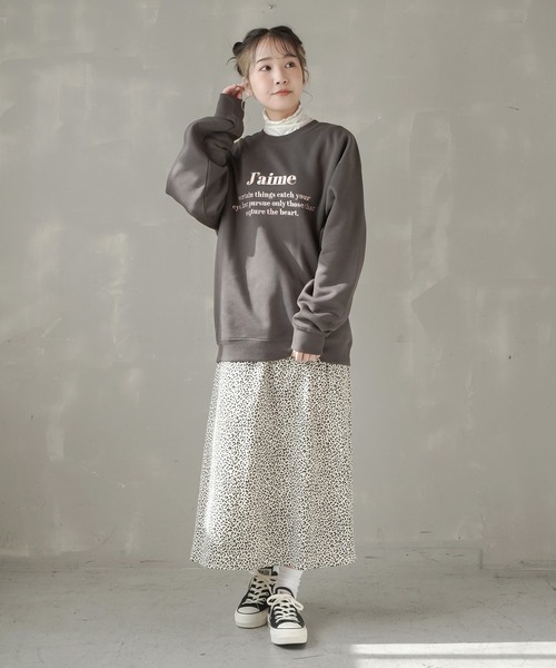 SPINNS（スピンズ）の「フロントロゴ刺繍デザイン 裏起毛スウェット（スウェット・レディース・ブラック/グレイッシュブルー/チャコール/オートミール・ONESIZE）」の10枚目の写真