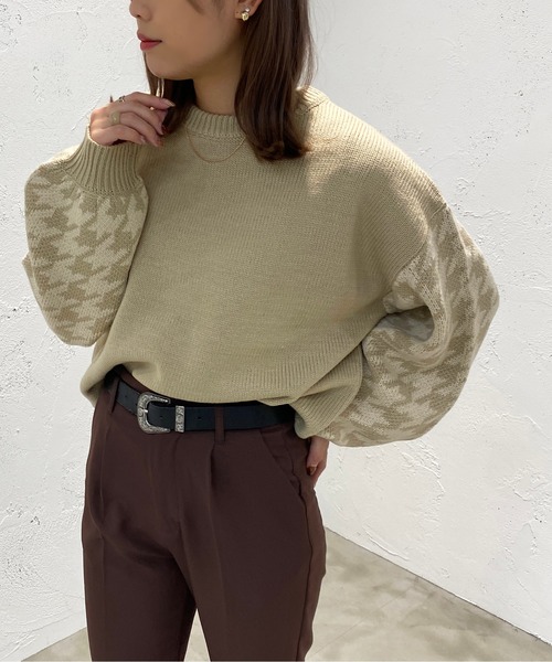 apres jour mignon（アプレジュールミニョン）の「袖チドリ柄ニット【ZOZOTOWN限定アイテム】（ニット/セーター・レディース・ライトベージュ/ダークブルー/ブラック・X-LARGE/フリー）」の4枚目の写真