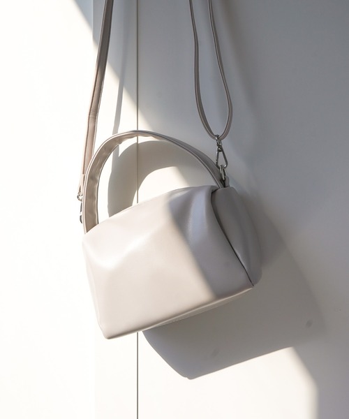 VENCEEXCHANGE(ヴァンスエクスチェンジ)の「【WEB限定】ワンハンドル2WAYミニショルダー(ショルダーバッグ・レディース・ブラック/グレー/グリーン/マスタード/ピンク・FREE)」の1枚目の写真