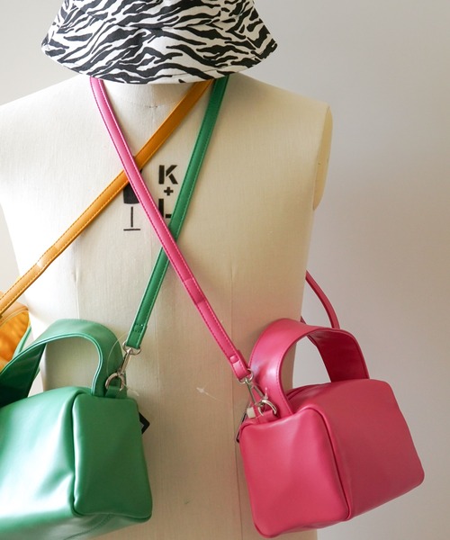 VENCEEXCHANGE(ヴァンスエクスチェンジ)の「【WEB限定】ワンハンドル2WAYミニショルダー(ショルダーバッグ・レディース・ブラック/グレー/グリーン/マスタード/ピンク・FREE)」の5枚目の写真