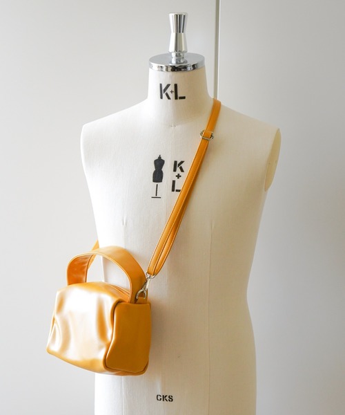 VENCEEXCHANGE(ヴァンスエクスチェンジ)の「【WEB限定】ワンハンドル2WAYミニショルダー(ショルダーバッグ・レディース・ブラック/グレー/グリーン/マスタード/ピンク・FREE)」の16枚目の写真