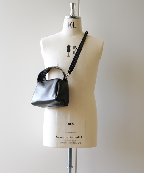 VENCEEXCHANGE(ヴァンスエクスチェンジ)の「【WEB限定】ワンハンドル2WAYミニショルダー(ショルダーバッグ・レディース・ブラック/グレー/グリーン/マスタード/ピンク・FREE)」の21枚目の写真