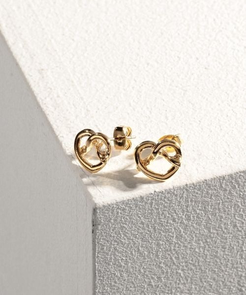 RAGEBLUE(レイジブルー)の「変形ハートモチーフピアス/277492(ピアス(両耳用)・レディース・ベージュ/グレー・FREE)」の2枚目の写真