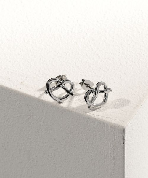 RAGEBLUE(レイジブルー)の「変形ハートモチーフピアス/277492(ピアス(両耳用)・レディース・ベージュ/グレー・FREE)」の1枚目の写真