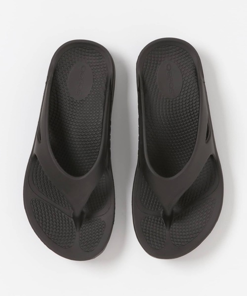 OOFOS（ウーフォス）の「OOFOS　OOriginal（サンダル・レディース・ブラック・6/7）」の2枚目の写真