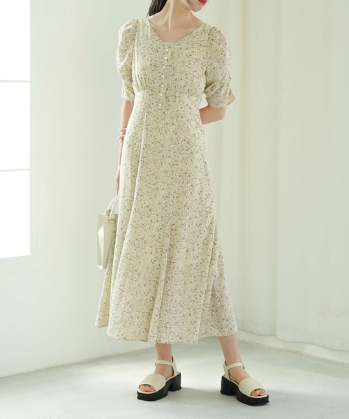 archives(アルシーヴ)の「ギャザースリーブバックレースアップ花柄ワンピース(ワンピース・レディース・イエロー/アイボリー/ブラック・MEDIUM)」の7枚目の写真