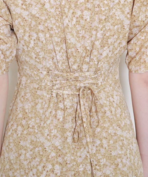 archives(アルシーヴ)の「ギャザースリーブバックレースアップ花柄ワンピース(ワンピース・レディース・イエロー/アイボリー/ブラック・MEDIUM)」の19枚目の写真