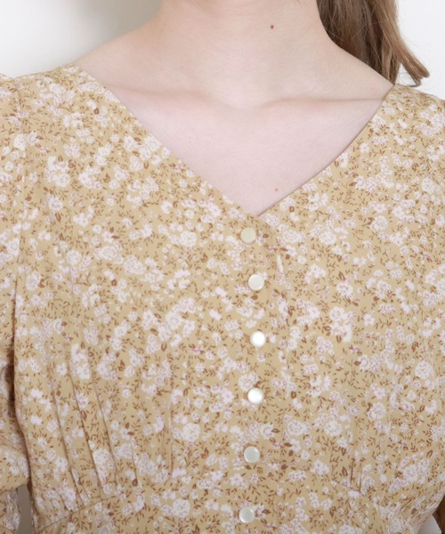 archives(アルシーヴ)の「ギャザースリーブバックレースアップ花柄ワンピース(ワンピース・レディース・イエロー/アイボリー/ブラック・MEDIUM)」の20枚目の写真