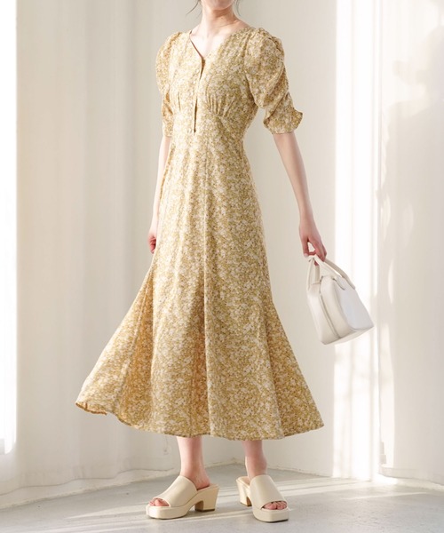 archives(アルシーヴ)の「ギャザースリーブバックレースアップ花柄ワンピース(ワンピース・レディース・イエロー/アイボリー/ブラック・MEDIUM)」の9枚目の写真