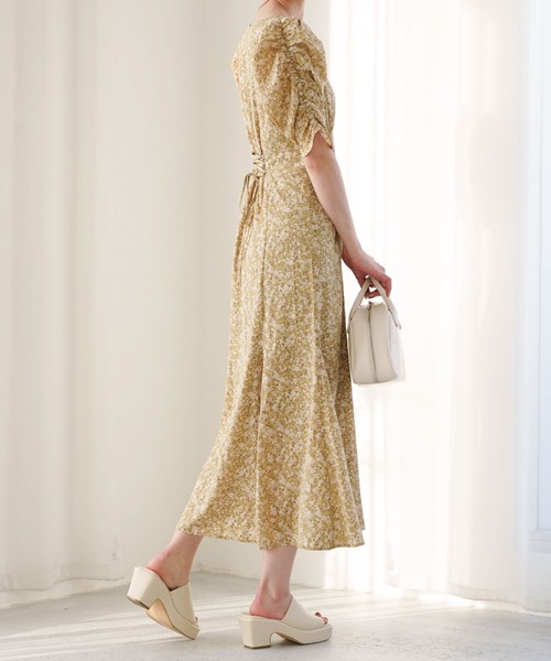 archives(アルシーヴ)の「ギャザースリーブバックレースアップ花柄ワンピース(ワンピース・レディース・イエロー/アイボリー/ブラック・MEDIUM)」の10枚目の写真