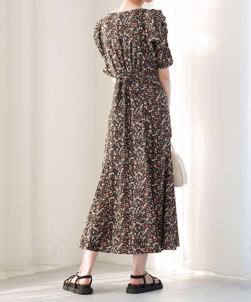 archives(アルシーヴ)の「ギャザースリーブバックレースアップ花柄ワンピース(ワンピース・レディース・イエロー/アイボリー/ブラック・MEDIUM)」の15枚目の写真