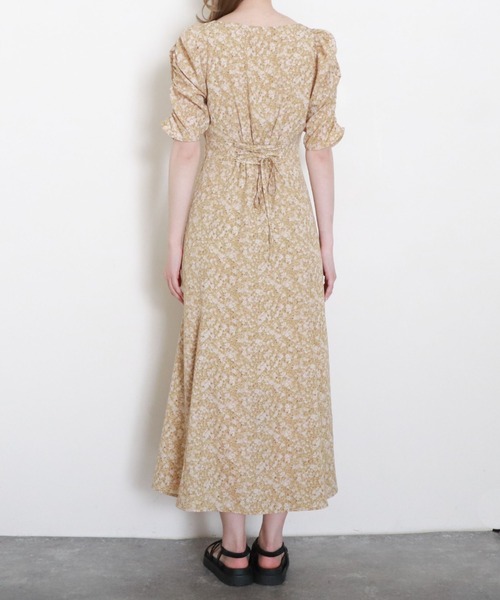 archives(アルシーヴ)の「ギャザースリーブバックレースアップ花柄ワンピース(ワンピース・レディース・イエロー/アイボリー/ブラック・MEDIUM)」の17枚目の写真