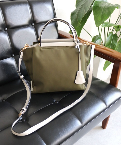 MIAN （ミアン）の「LILY / 軽量2wayハンドバッグ（ハンドバッグ・レディース・ブラック/モカ/ベージュ/カーキ/グレイッシュベージュ・FREE）」の5枚目の写真