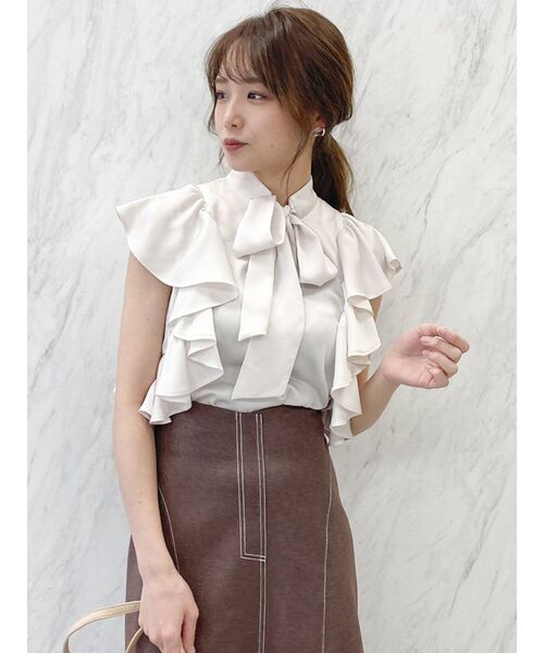 dazzlin（ダズリン）の「ラッフルサテンボウタイブラウス（シャツ/ブラウス・レディース・アイボリー/ブルー/ブラウン・FREE）」の4枚目の写真