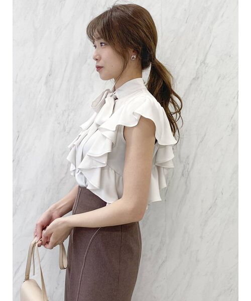 dazzlin（ダズリン）の「ラッフルサテンボウタイブラウス（シャツ/ブラウス・レディース・アイボリー/ブルー/ブラウン・FREE）」の19枚目の写真