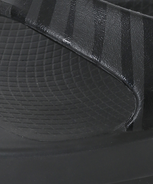 OOFOS(ウーフォス)の「別注【OOFOS/ウーフォス】Ooriginal SMU:サンダル(サンダル・レディース・ホワイト/ブラック・23cm/24cm/25cm/22cm)」の18枚目の写真