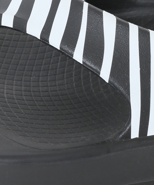 OOFOS(ウーフォス)の「別注【OOFOS/ウーフォス】Ooriginal SMU:サンダル(サンダル・レディース・ホワイト/ブラック・23cm/24cm/25cm/22cm)」の20枚目の写真