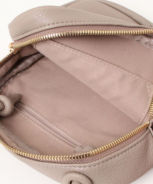 GeeRA（ジーラ）の「スクエアショルダー（ショルダーバッグ・レディース・ブラック/ベージュ/イエロー/アイボリー・FREE）」の10枚目の写真