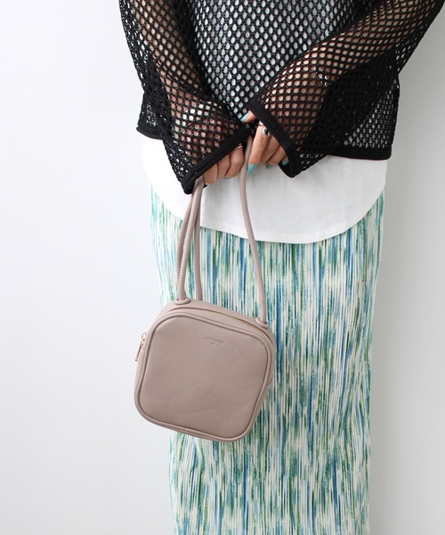 GeeRA（ジーラ）の「スクエアショルダー（ショルダーバッグ・レディース・ブラック/ベージュ/イエロー/アイボリー・FREE）」の4枚目の写真