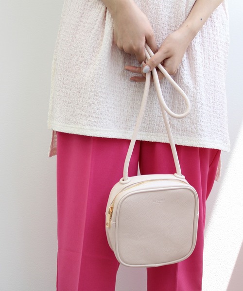 GeeRA（ジーラ）の「スクエアショルダー（ショルダーバッグ・レディース・ブラック/ベージュ/イエロー/アイボリー・FREE）」の2枚目の写真