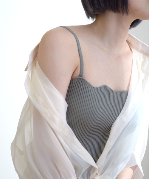 ibeul_(イベール)の「スカラップニットキャミソール(キャミソール・レディース・ホワイト/ブラック/ベージュ/カーキ/ブルー/アイボリー/マスタード・FREE)」の5枚目の写真