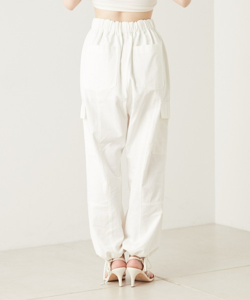 Chico(チコ)の「裾絞りポケットカーゴパンツ(カーゴパンツ・レディース・ブラック/カーキ/アイボリー/ベージュ・FREE)」の8枚目の写真