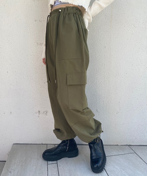 Chico(チコ)の「裾絞りポケットカーゴパンツ(カーゴパンツ・レディース・ブラック/カーキ/アイボリー/ベージュ・FREE)」の15枚目の写真