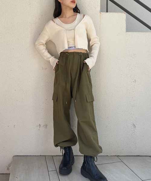 Chico(チコ)の「裾絞りポケットカーゴパンツ(カーゴパンツ・レディース・ブラック/カーキ/アイボリー/ベージュ・FREE)」の17枚目の写真