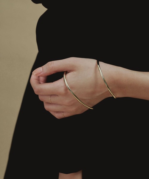 A part by（アパートバイ）の「【2WAYで使える】リボンバングル　163436（バングル/リストバンド・レディース・シルバー/ゴールド・FREE）」の2枚目の写真