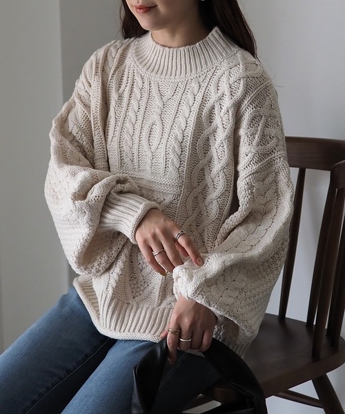 Riberry(リベリー)の「パッチケーブルハイネックニット(ニット/セーター・レディース・スミクロ/マスタード/グリーン/アイボリー・FREE)」の9枚目の写真