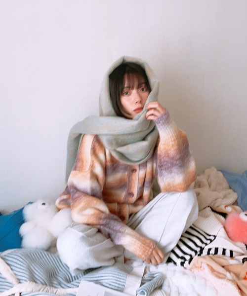 AS KNOW AS plus（アズノゥアズプラス）の「♪ボリュっとふわマフラー（マフラー・レディース・ブラック/ブルー/アイボリー/ミント/モカ/グレー系その他/パープル系その他/イエロー系その他/ライトベージュ/オレンジ系/ブルー系その他2/グレー系その他2/ブルー系/ライトグリーン系/イエロー系その他2/パープル系/パープル系その他2/ピンク系その他/レッド系・FREE）」の11枚目の写真