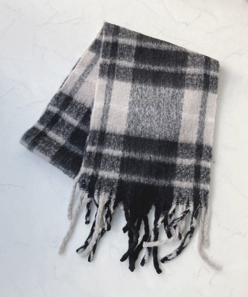 AS KNOW AS plus（アズノゥアズプラス）の「♪ボリュっとふわマフラー（マフラー・レディース・ブラック/ブルー/アイボリー/ミント/モカ/グレー系その他/パープル系その他/イエロー系その他/ライトベージュ/オレンジ系/ブルー系その他2/グレー系その他2/ブルー系/ライトグリーン系/イエロー系その他2/パープル系/パープル系その他2/ピンク系その他/レッド系・FREE）」の3枚目の写真