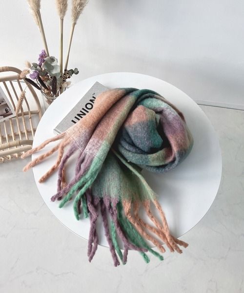 AS KNOW AS plus（アズノゥアズプラス）の「♪ボリュっとふわマフラー（マフラー・レディース・ブラック/ブルー/アイボリー/ミント/モカ/グレー系その他/パープル系その他/イエロー系その他/ライトベージュ/オレンジ系/ブルー系その他2/グレー系その他2/ブルー系/ライトグリーン系/イエロー系その他2/パープル系/パープル系その他2/ピンク系その他/レッド系・FREE）」の12枚目の写真