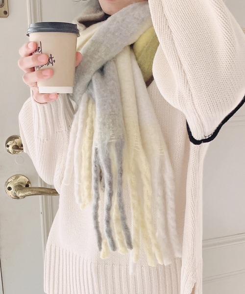 AS KNOW AS plus（アズノゥアズプラス）の「♪ボリュっとふわマフラー（マフラー・レディース・ブラック/ブルー/アイボリー/ミント/モカ/グレー系その他/パープル系その他/イエロー系その他/ライトベージュ/オレンジ系/ブルー系その他2/グレー系その他2/ブルー系/ライトグリーン系/イエロー系その他2/パープル系/パープル系その他2/ピンク系その他/レッド系・FREE）」の15枚目の写真