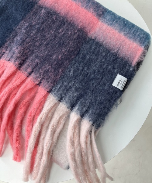 AS KNOW AS plus（アズノゥアズプラス）の「♪ボリュっとふわマフラー（マフラー・レディース・ブラック/ブルー/アイボリー/ミント/モカ/グレー系その他/パープル系その他/イエロー系その他/ライトベージュ/オレンジ系/ブルー系その他2/グレー系その他2/ブルー系/ライトグリーン系/イエロー系その他2/パープル系/パープル系その他2/ピンク系その他/レッド系・FREE）」の17枚目の写真