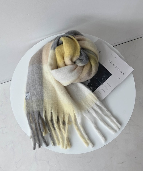 AS KNOW AS plus（アズノゥアズプラス）の「♪ボリュっとふわマフラー（マフラー・レディース・ブラック/ブルー/アイボリー/ミント/モカ/グレー系その他/パープル系その他/イエロー系その他/ライトベージュ/オレンジ系/ブルー系その他2/グレー系その他2/ブルー系/ライトグリーン系/イエロー系その他2/パープル系/パープル系その他2/ピンク系その他/レッド系・FREE）」の16枚目の写真