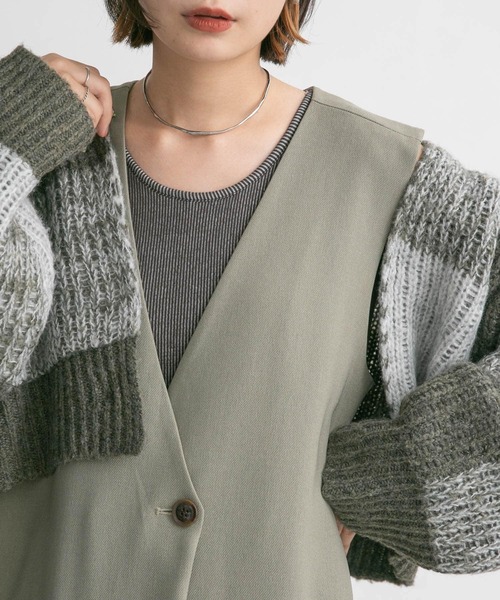 KBF（ケイビーエフ）の「BACKオープンタンクトップ（タンクトップ・レディース・チャコールグレー/アイボリー/キャメル・ONE）」の3枚目の写真