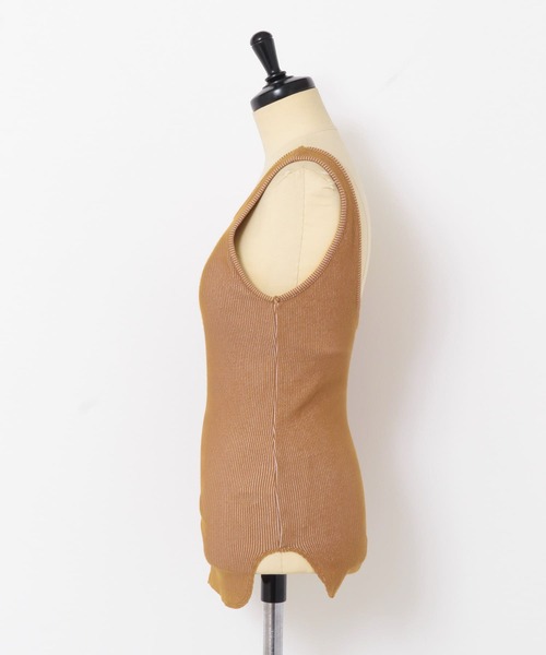 KBF（ケイビーエフ）の「BACKオープンタンクトップ（タンクトップ・レディース・チャコールグレー/アイボリー/キャメル・ONE）」の7枚目の写真