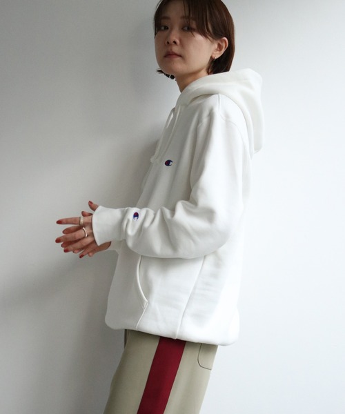 Champion（チャンピオン）の「Champion チャンピオン フーディ スウェット（パーカー・レディース・オフホワイト/ダークグレー/グレー/ダークグリーン/ブラック・L/M/LL）」の2枚目の写真