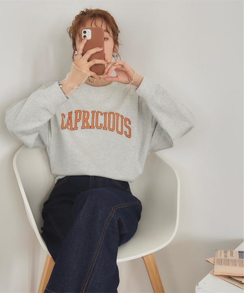 titivate（ティティベイト）の「ｶﾚｯｼﾞﾛｺﾞﾌﾟﾘﾝﾄｽｳｪｯﾄ（スウェット・レディース・ネイビー系/ホワイト系その他/グレー系その他・S/M）」の2枚目の写真