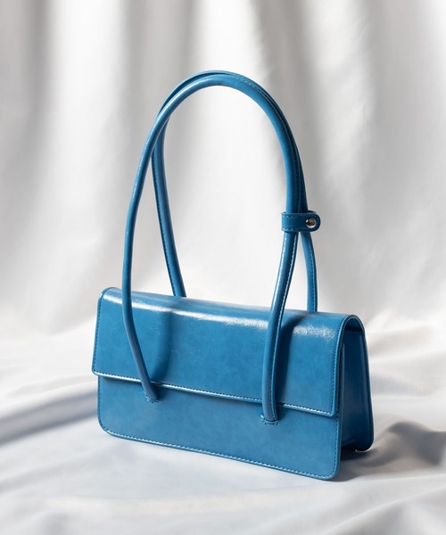 me+em select（ミームセレクト）の「【 4色展開 】フェイクレザーフラップスクエアショルダーバッグ（ハンドバッグ・レディース・ブルー/ブラック/グリーン/アイボリー・FREE）」の8枚目の写真