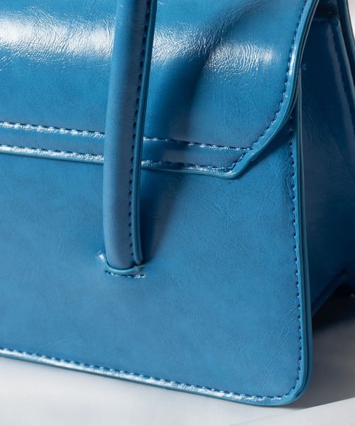 me+em select（ミームセレクト）の「【 4色展開 】フェイクレザーフラップスクエアショルダーバッグ（ハンドバッグ・レディース・ブルー/ブラック/グリーン/アイボリー・FREE）」の12枚目の写真