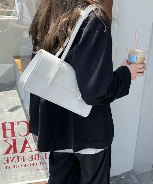 me+em select（ミームセレクト）の「【 4色展開 】フェイクレザーフラップスクエアショルダーバッグ（ハンドバッグ・レディース・ブルー/ブラック/グリーン/アイボリー・FREE）」の22枚目の写真