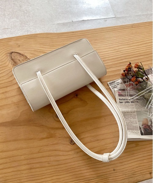 me+em select（ミームセレクト）の「【 4色展開 】フェイクレザーフラップスクエアショルダーバッグ（ハンドバッグ・レディース・ブルー/ブラック/グリーン/アイボリー・FREE）」の7枚目の写真