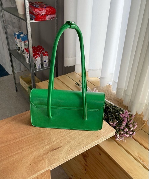 me+em select（ミームセレクト）の「【 4色展開 】フェイクレザーフラップスクエアショルダーバッグ（ハンドバッグ・レディース・ブルー/ブラック/グリーン/アイボリー・FREE）」の15枚目の写真